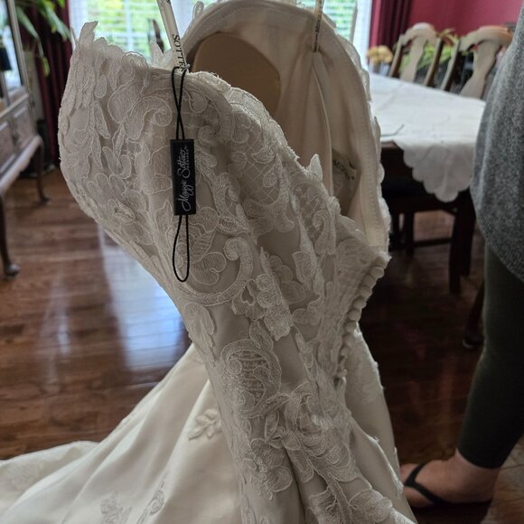 Unworn Sottero and Midgley Wedding Dress - Picture 10 of 10
